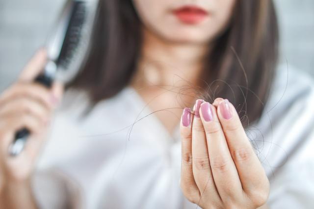 Queda de cabelo excessiva: como tratar